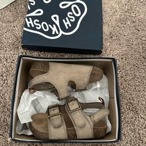 Toddler size 5 Barely Worn OshKosh B’gosh Sandals.